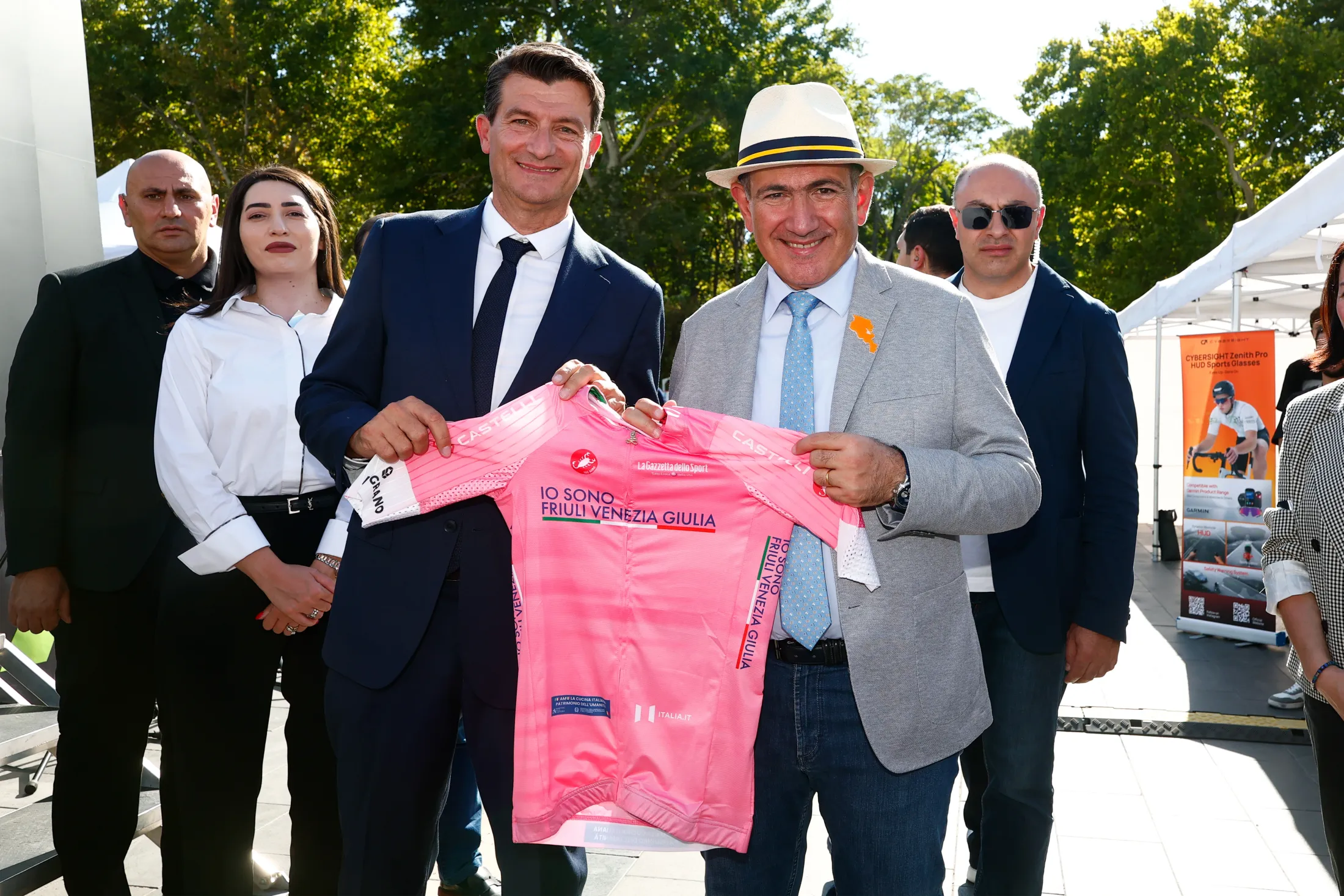 The pink jersey of the Giro d’Italia, presented at the race